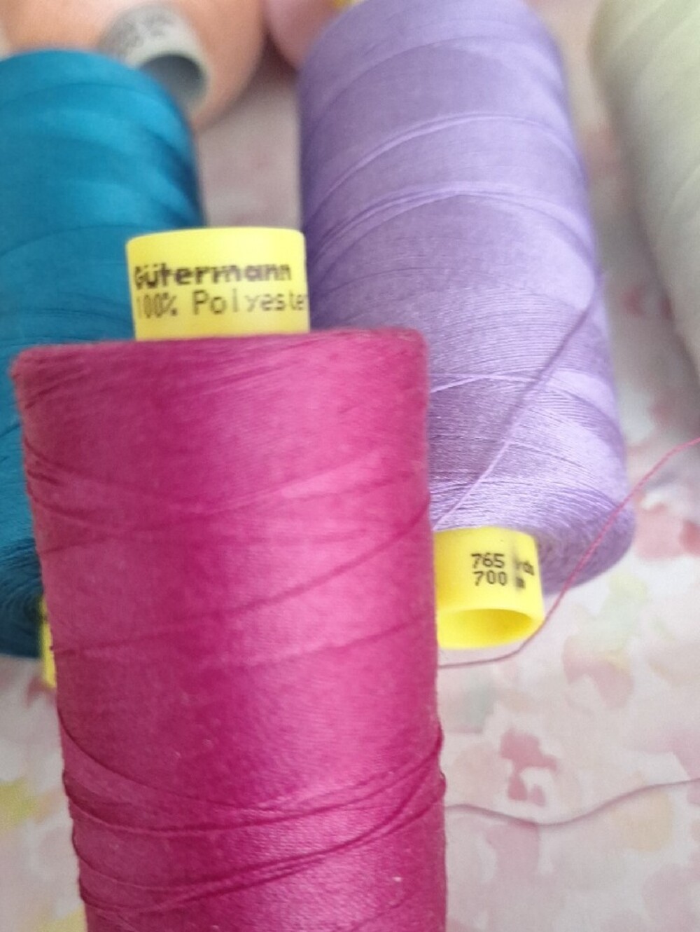 Gutermann Assorted Pastel Sewing Thread Spools - Multi Color Set Of 10 - Picture 4 of 5